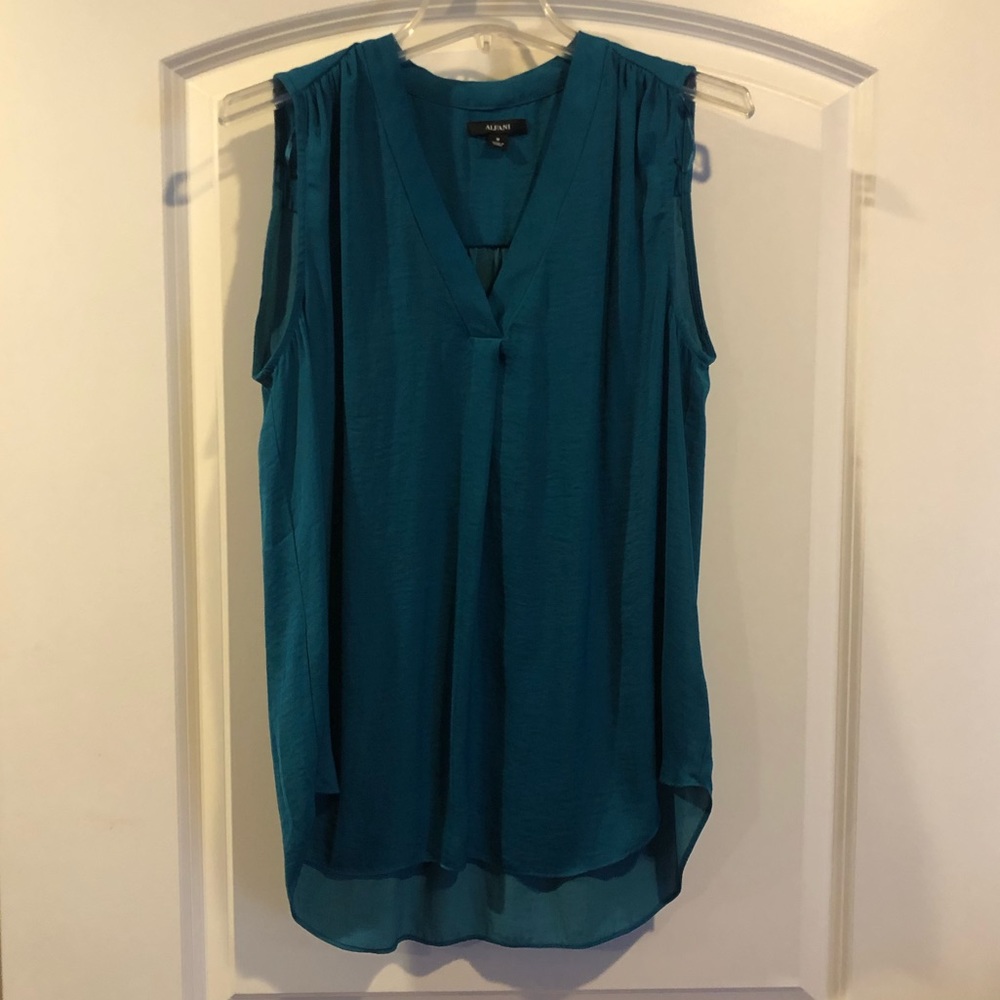 Alfani Satin V neck Top, size M
